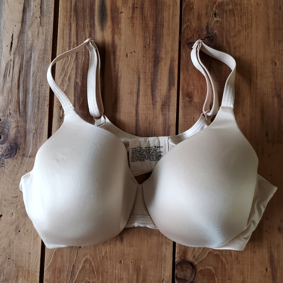 Bali Women's One Smooth & Concealing Underwire bra nude Size 38C - Picture 1 of 14